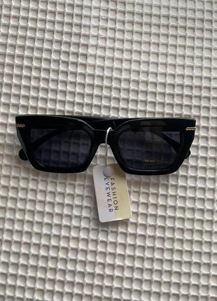 Очки солнцезащитные с поляризацией.
