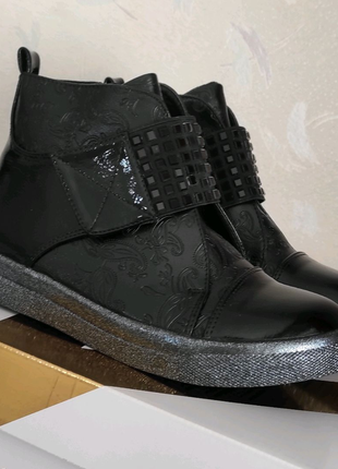 Чорні демі черевики лакові для дівчинки