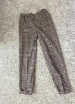 Брюки в клетку бежевые серые