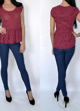 Очень красивая и стильная брендовая футболка бордового цвета.