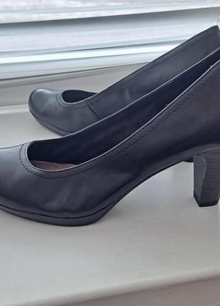 Туфлі шкіряні.