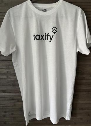 Белоснежная футболка taxify