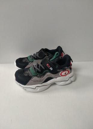 Кроссовки детские, легкие, на липучке.и-5773.
размеры:27-32.
ціна-400грн