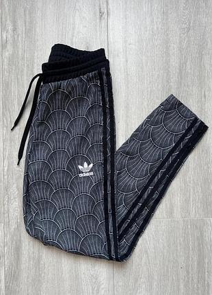 Легкі спортивні штани adidas