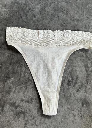 Трусики стринги молочные с кружевом