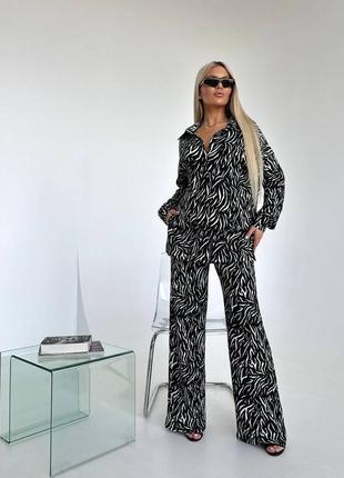 Женский брючный костюм в леопардовый принт