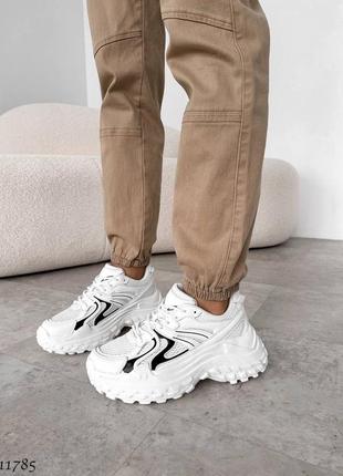 Стильные кроссовки