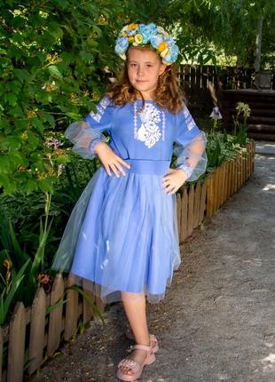Платье вышитое для девочки "грация" голубое