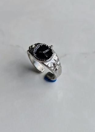 Кольцо в виде часов