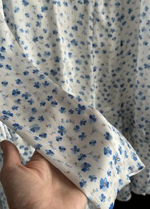 Сукня міні біла в блакитні квіти з комірцем3 фото