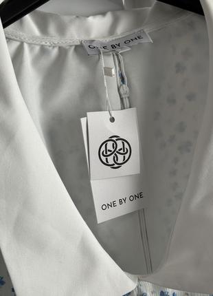 Сукня міні біла в блакитні квіти з комірцем5 фото