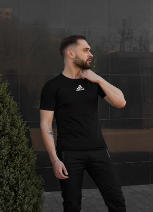 Футболка adidas черная (лого центр)🟩🟩🟩