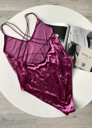 Бархатистый велюровый боди с открытой спинкой фуксия фиолетовый