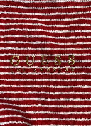 Оригинальная укороченная футболка guess
