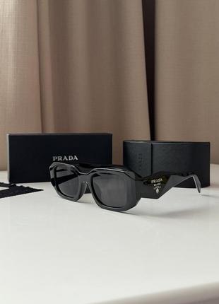 Окуляри сонцезахисні prada чорні