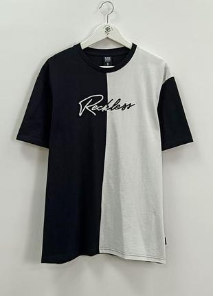 Reckless relaxed fit футболка fsbn базовая черно белая с нашивкой