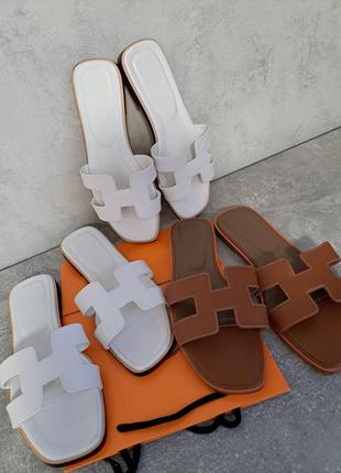 Шльопанці в стилі hermes