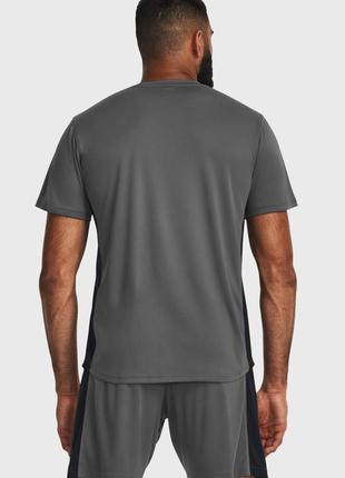 Мужская серая футболка ua m's ch. train ss