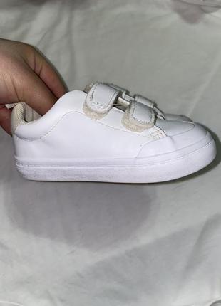 Дитячі кросівки