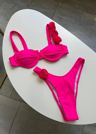 Купальник с розами малиновый чёрный