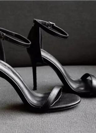 Чорні босоніжки на каблуку / туфлі