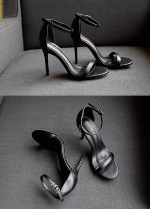 Чорні босоніжки на каблуку / туфлі