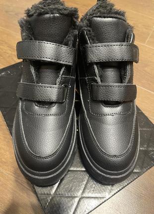 Зимові жіночі кросівки