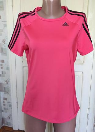 Класна футболка adidas.