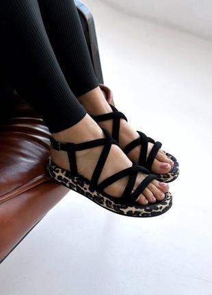 Босоножки леопард