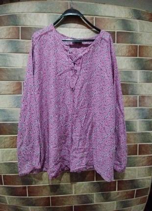 Стмпатичная блуза в цветочный принт