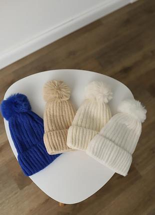 Шапка з помпоном