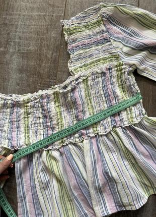 Ton asos design с открытыми плечами, на одно плечо с гофрами и объемным рукавом в пастельную полоску9 фото