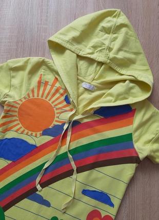 Все по 50! яркая футболка с капишоном