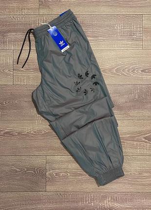 Спортивні штани adidas shattered trefoil