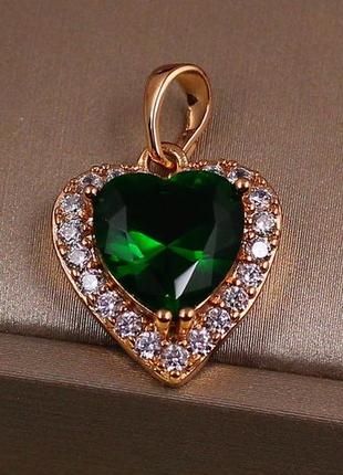 Кулон xuping jewelry зеленое сердечко в ободке из фианитов 1.7 см золотистый