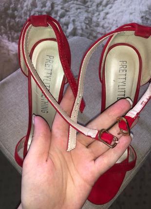 Туфлі яскраві червоні на шпильці каблуку красные босоніжки велюрові велюровые босоножки туфли на шпильке каблуке5 фото
