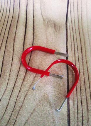 Клип-пинцет для снятия колпачков с колесных гаек