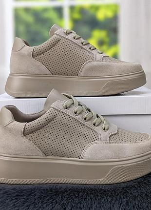 Кроссовки женские бежевые кожаные с перфорацией hengji 4453