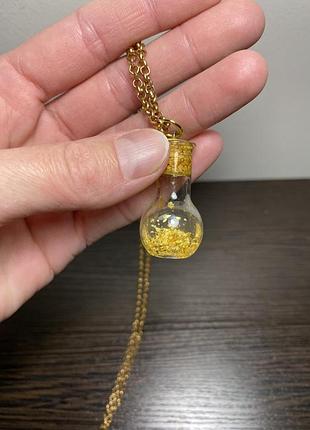 Кулон на ланцюжку із золотом усередині (крокталка)