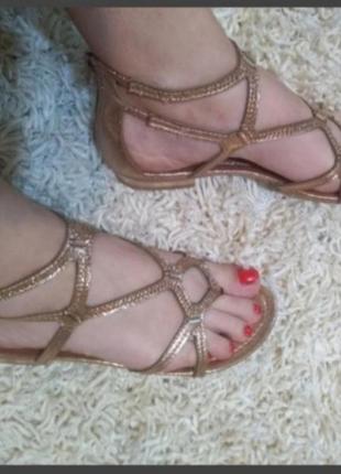 Босоножки сх.размер 38-39.в идеальном состоянии.сандали