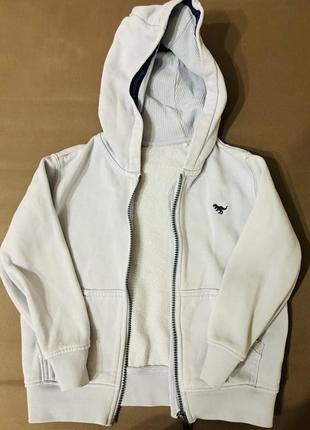 Кофточка на молнии, утепленная, в отличном состоянии., цвет камеры так не передает( более насыщенный, нежно голубой)