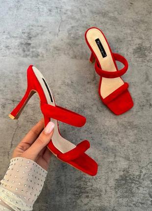 Стильні червоні босоніжки яскраві босоніжки на підборах босоніжки з квадратним носком на каблуку