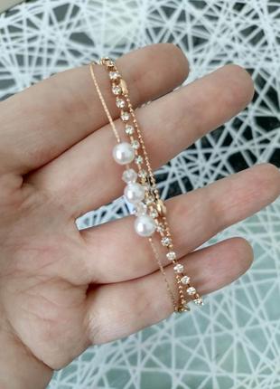 Три браслета на руку.