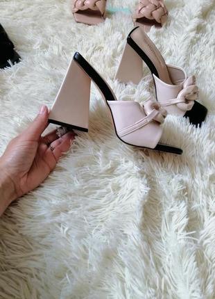 Босоножки шлёпанцы мюли треугольный каблук квадратный носок на узкую или среднюю ножку