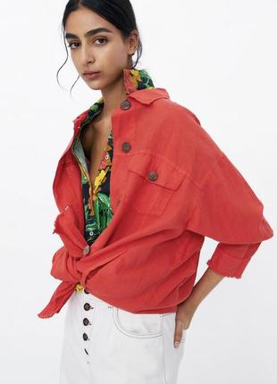 Яркая красная льняная рубашка zara