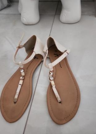 Босоножки 39р