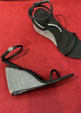 Босоножки на танкетке в стиле alexander wang