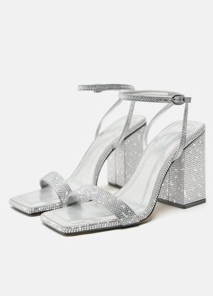 Босоніжки zara на підборах із стразами