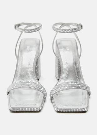 Босоніжки zara на підборах із стразами