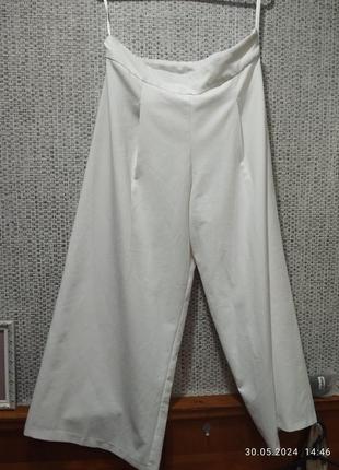 Білі кюлоти.